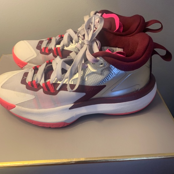 Nike sneakers - Picture 2 of 3